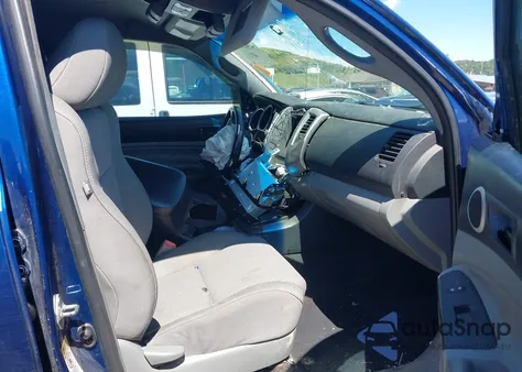 2014 Toyota Tacoma Base V6 z USA, uszkodzony, nr VIN 5TFLU4EN2EX086987